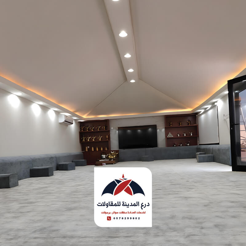 مجلس بيت شعر ملكي من الداخل